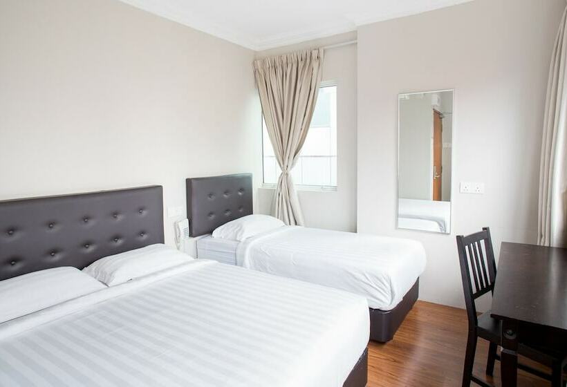 חדר דלוקס לשלושה, Pj Park