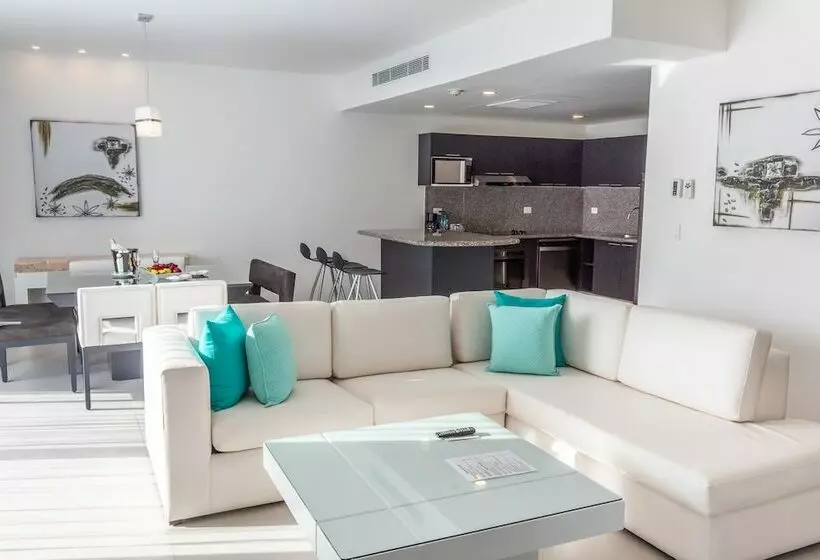 スイート, Residences at The Fives
