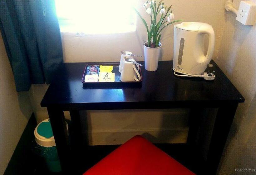 Номер Стандарт, Wassup Youth Hostel