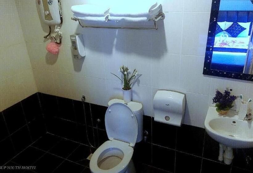 Четырехместный Номер Стандарт, Wassup Youth Hostel