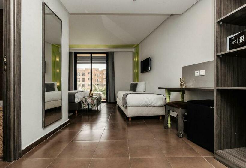 اتاق استاندارد سه نفره, Wazo