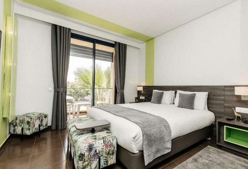 اتاق استاندارد با چشمانداز استخر, Wazo