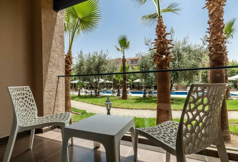 اتاق سوپریور با چشمانداز استخر, Wazo