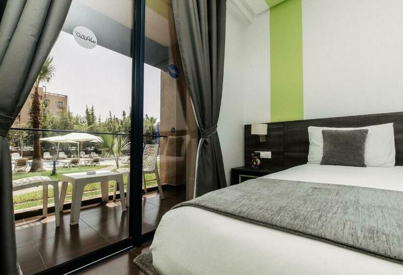 اتاق استاندارد با چشمانداز استخر, Wazo