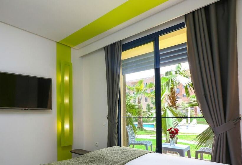 اتاق سوپریور با چشمانداز استخر, Wazo