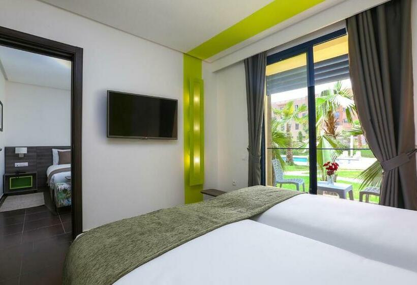 اتاق استاندارد با چشمانداز استخر, Wazo