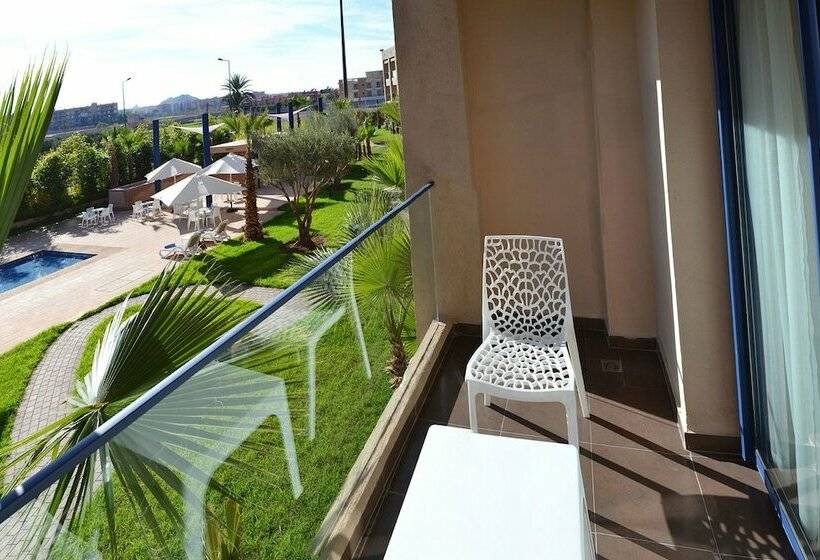 اتاق سوپریور با چشمانداز استخر, Wazo