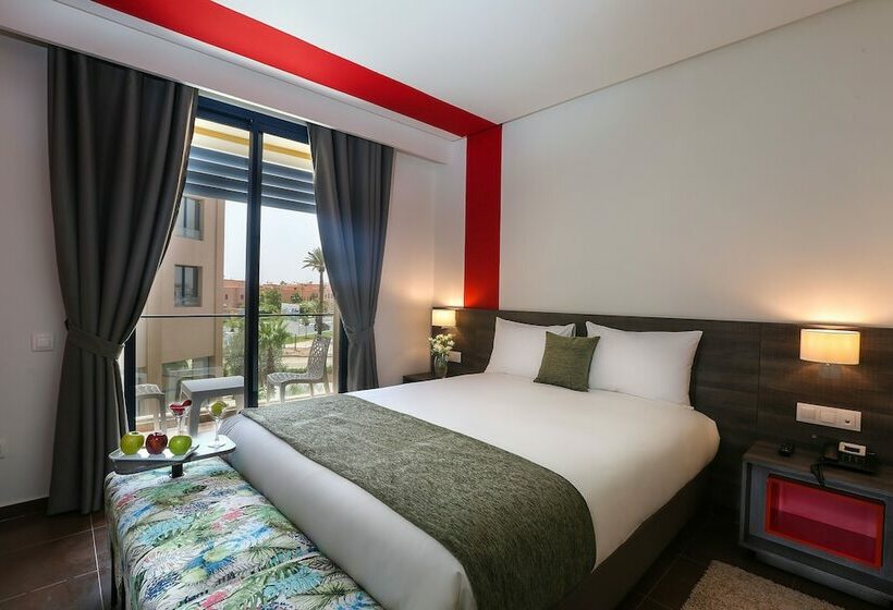 اتاق سوپریور با چشمانداز استخر, Wazo