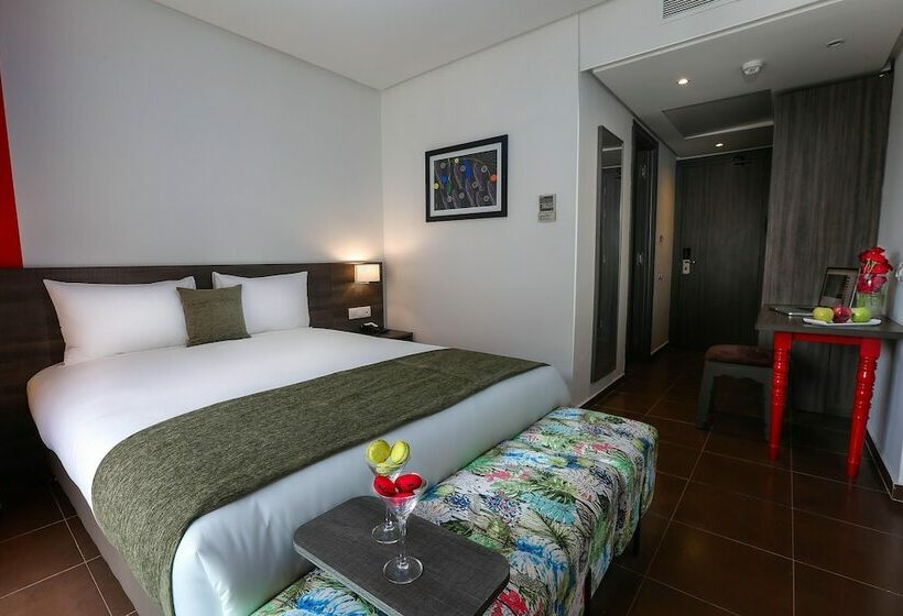 اتاق سوپریور با چشمانداز استخر, Wazo