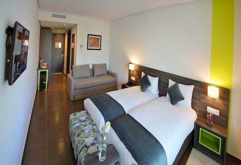 اتاق استاندارد سه نفره, Wazo