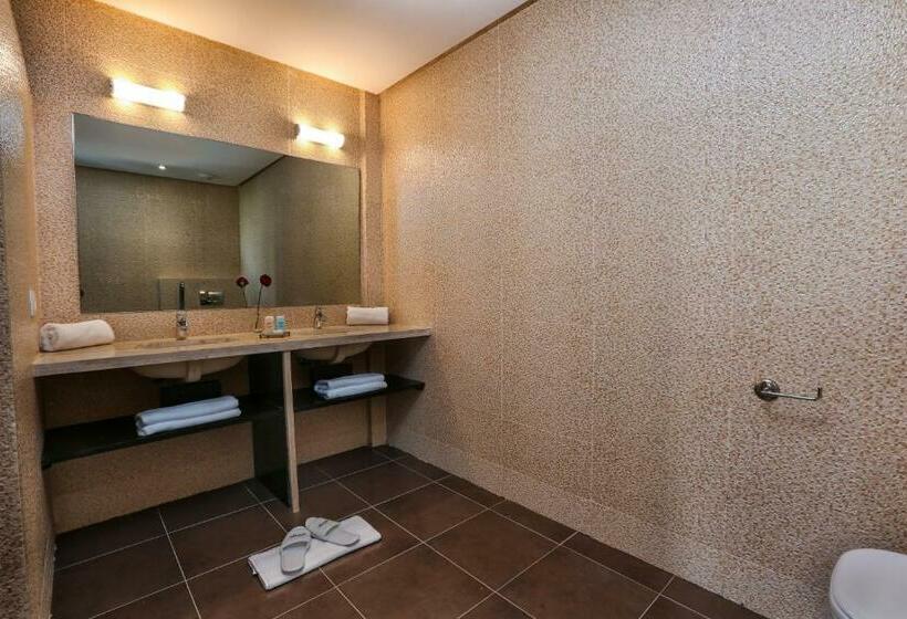 اتاق خانوادگی, Wazo