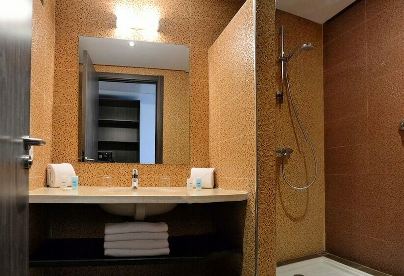 اتاق استاندارد سه نفره, Wazo
