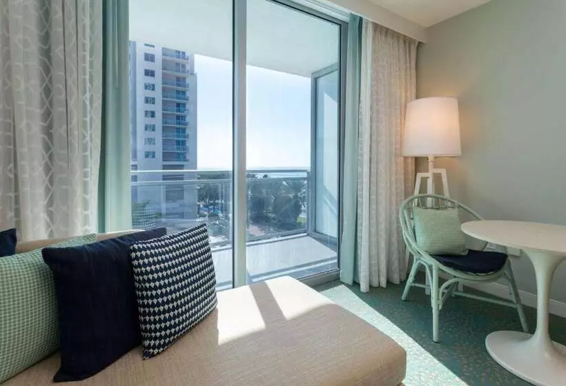 キングサイズベッド、ビュー付きデラックスルーム, Wyndham Grand Clearwater Beach