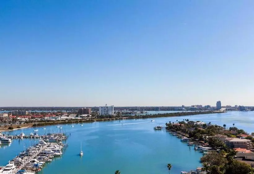 キングサイズベッド、ビュー付きデラックスルーム, Wyndham Grand Clearwater Beach