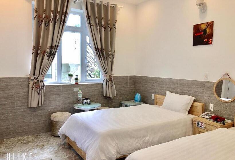 اتاق استاندارد سه تخته با چشمانداز باغ, Villa   Hotel Nam Khang 2 Dalat