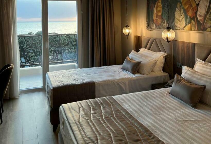 חדר סטנדרט לשלושה עם נוף לבריכה, Premium Sunrise