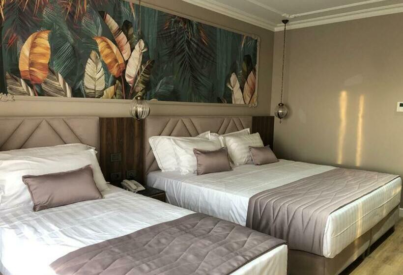 חדר סטנדרט לשלושה עם נוף לבריכה, Premium Sunrise