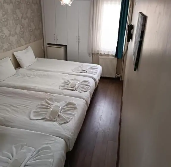 Deluxe Neljän Hengen Huone, Grand Bona Sera