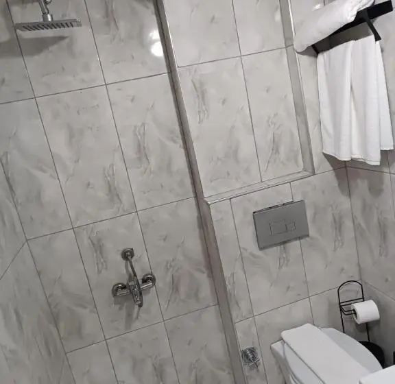 Deluxe Neljän Hengen Huone, Grand Bona Sera