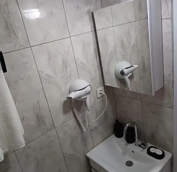Deluxe Neljän Hengen Huone, Grand Bona Sera