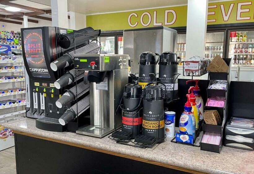 Номер Стандарт, Crater Lake Gateway   Hwy 140