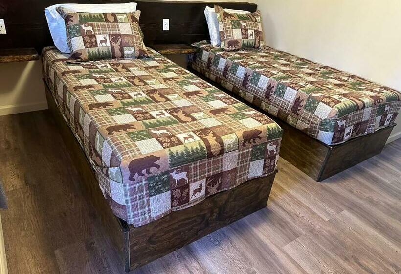 Номер Стандарт с Террасой, Crater Lake Gateway   Hwy 140