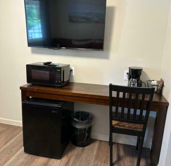 Номер Стандарт с Террасой, Crater Lake Gateway   Hwy 140