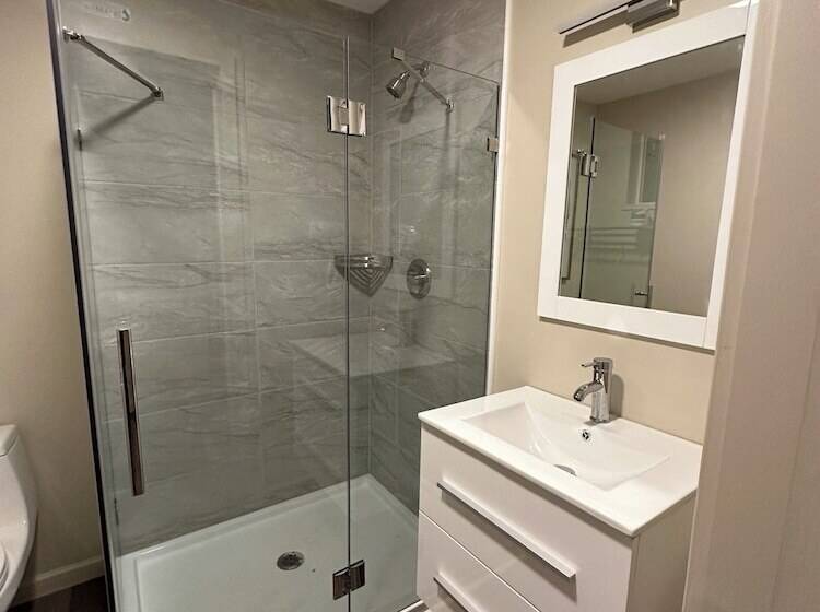 Номер Стандарт, Crater Lake Gateway   Hwy 140