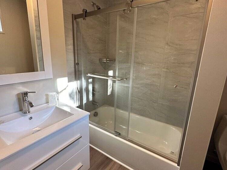 Номер Deluxe, Crater Lake Gateway   Hwy 140