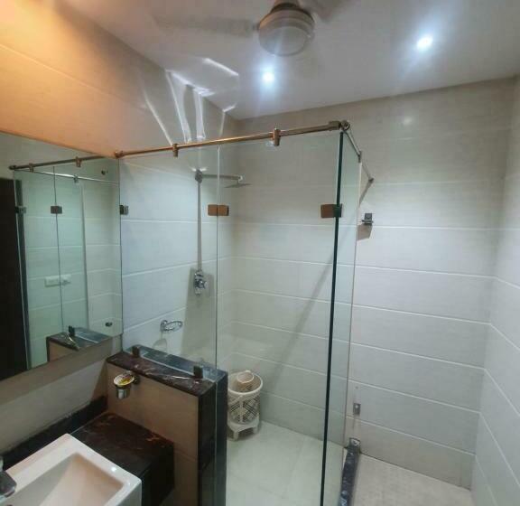 スタンダードルーム, Shrinath Palace