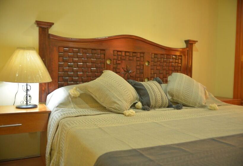 标准间, Castillo Santa Cecilia