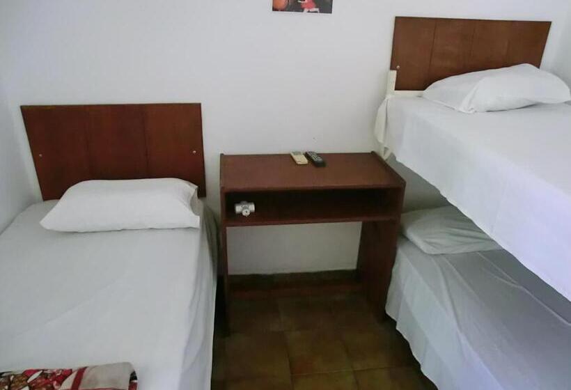 Трежместный Номер Economy, Santorini Camping & Hostel