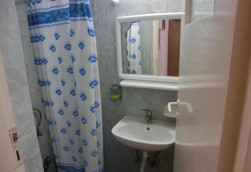 Трехместный Номер Базовый, Santorini Camping & Hostel