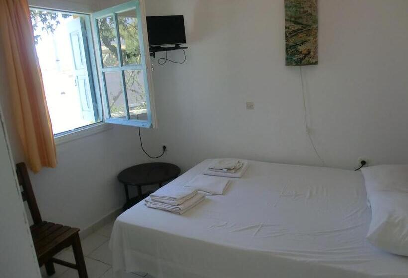 Четырехместный Номер Economy, Santorini Camping & Hostel