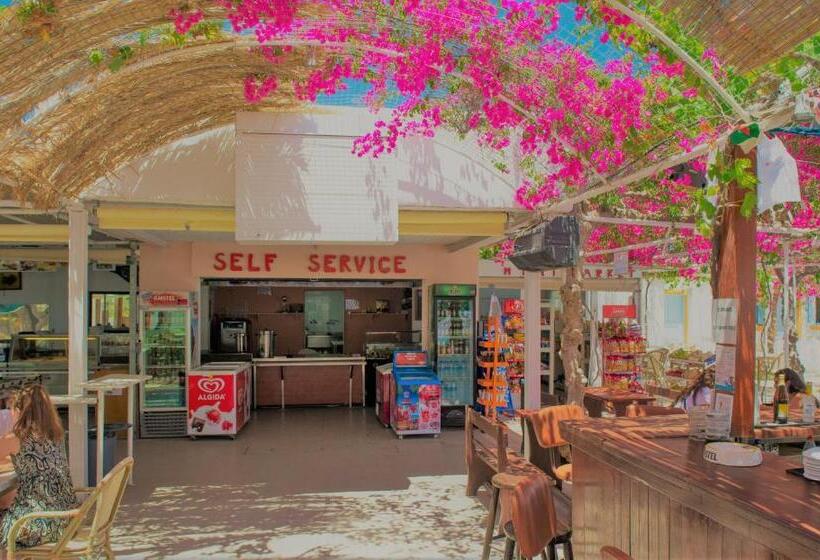 エコノミールーム, Santorini Camping & Hostel