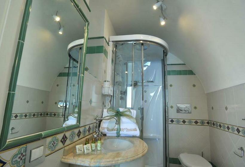 Номер Стандарт Вид на Море, World Center