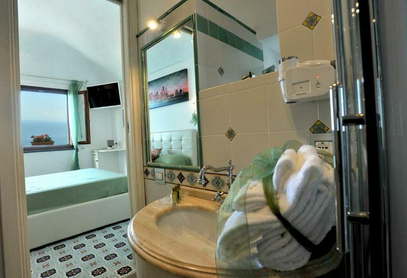 Номер Deluxe Вид на Море, World Center