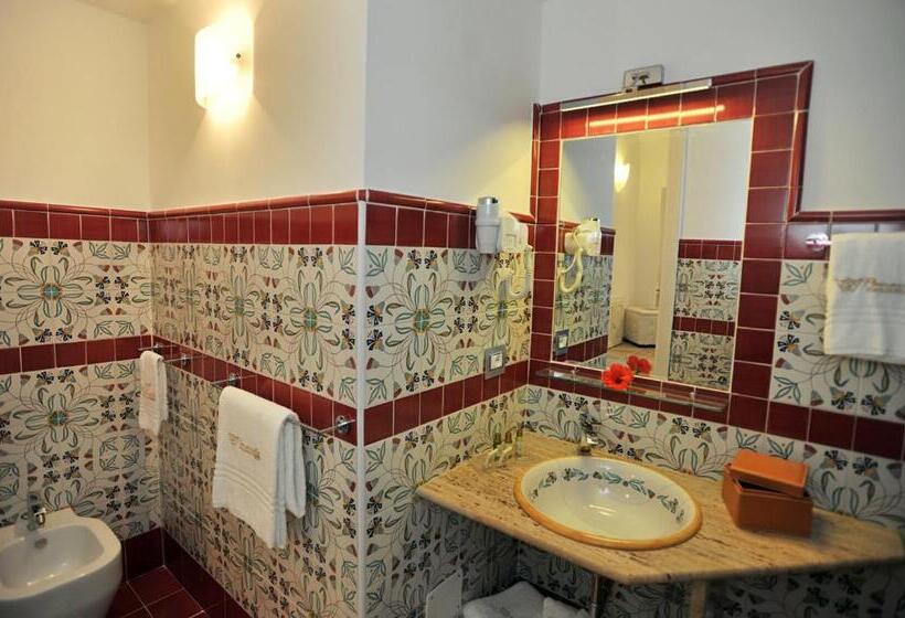 Номер Basic, World Center