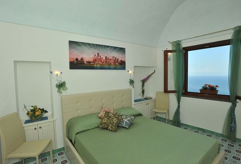 Номер Стандарт Вид на Море, World Center