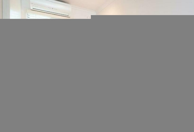 استودیو خانوادگی, Central Studio Accommodation