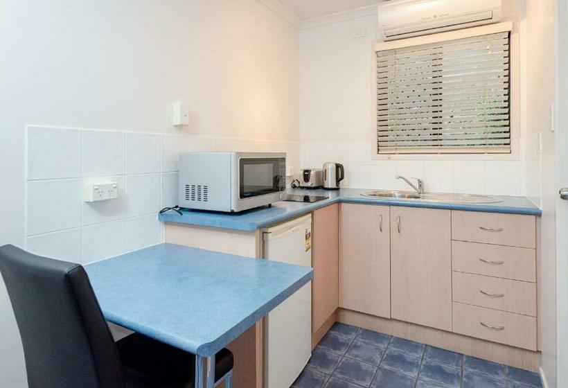 استودیوی استاندارد, Central Studio Accommodation