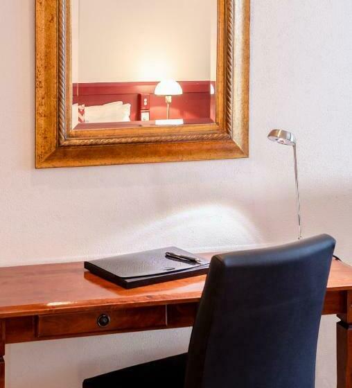 استودیو خانوادگی, Central Studio Accommodation