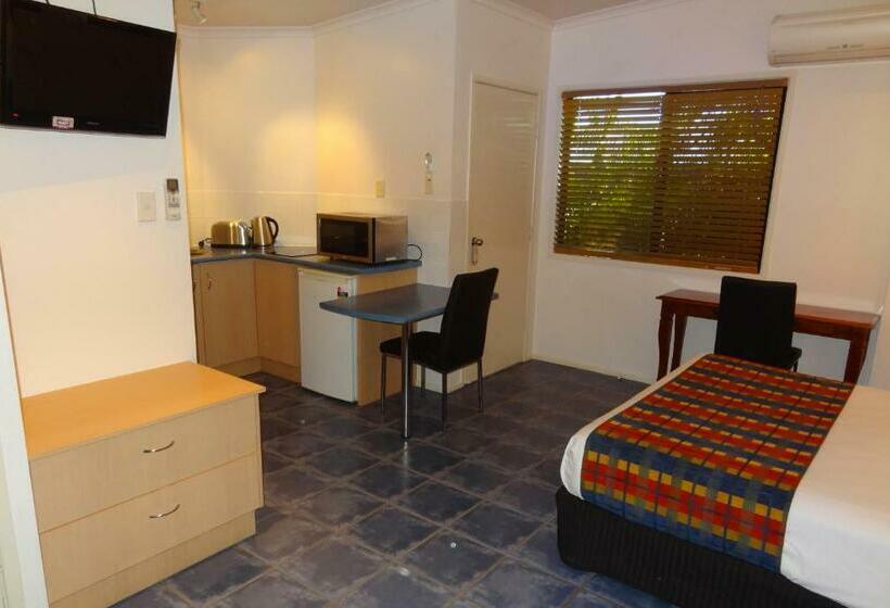 استودیو خانوادگی, Central Studio Accommodation