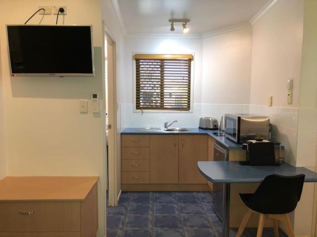 استودیوی استاندارد, Central Studio Accommodation