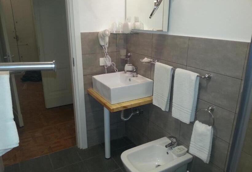 اتاق راحتی سه تخته, Umberto House Catania