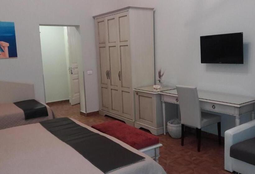 غرفة كومفورت ثلاثية, Umberto House Catania