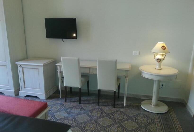 اتاق استاندارد چهار تخته, Umberto House Catania