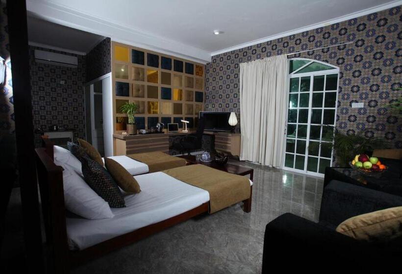 Suite, Ayaana Boutique