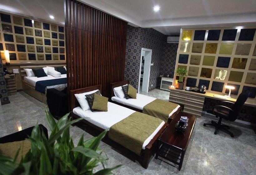 Suite, Ayaana Boutique