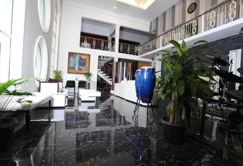 Suite, Ayaana Boutique